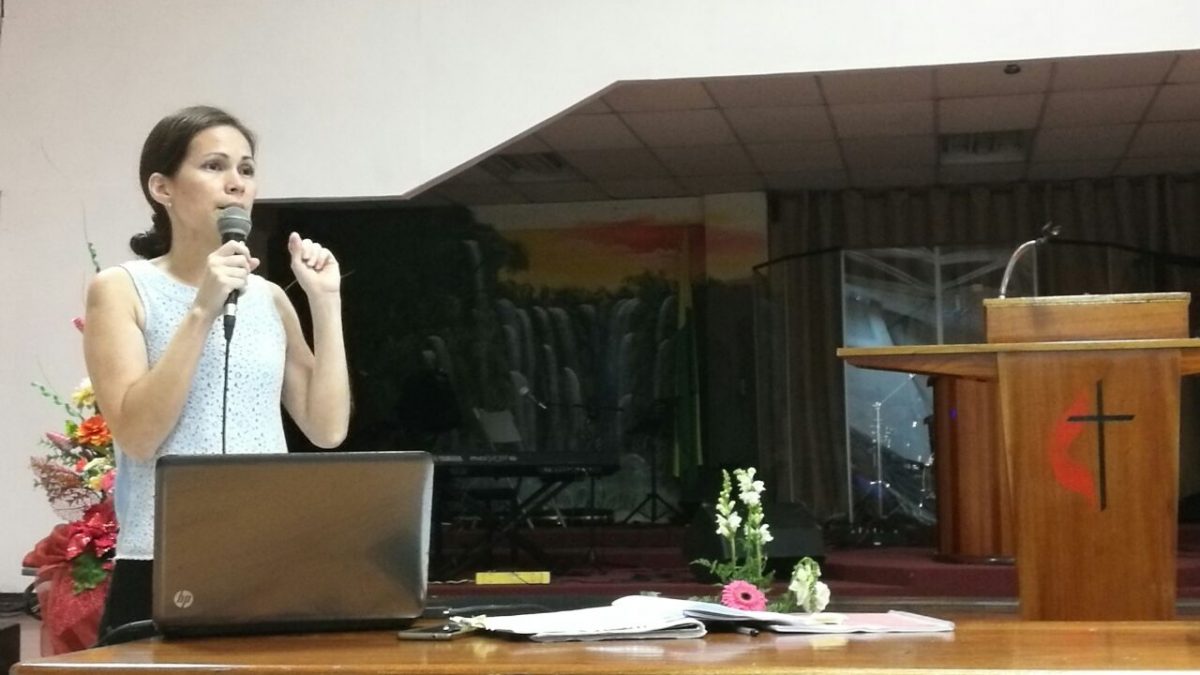 Charla sobre los programas de educación sexual del MEP