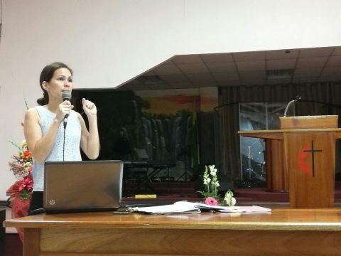 Charla sobre los programas de educación sexual del MEP
